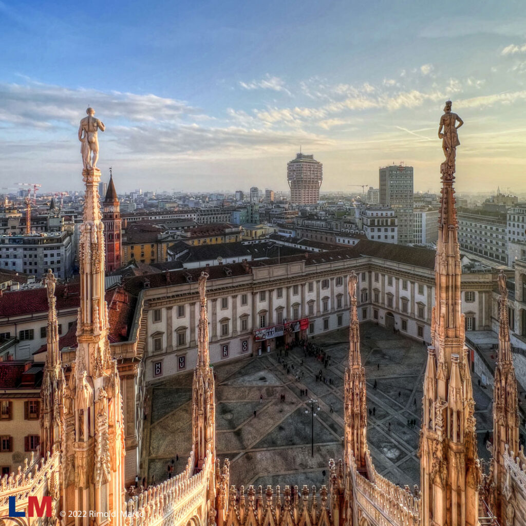 Campanile di San Gottardo, Torre Velasca, Terrazza Martini e Palazzo Reale dalle terrazze del Duomo di Milano.