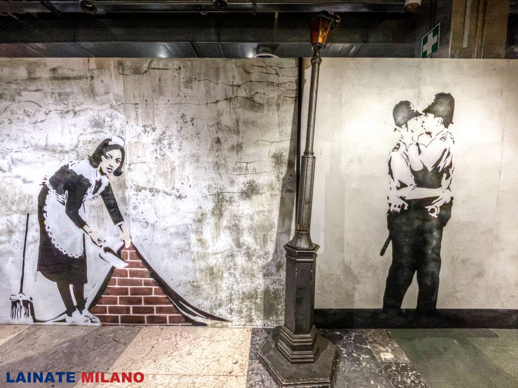 THE WORLD OF BANKSY Kissing Coppers e Sweep it Under the Carpet