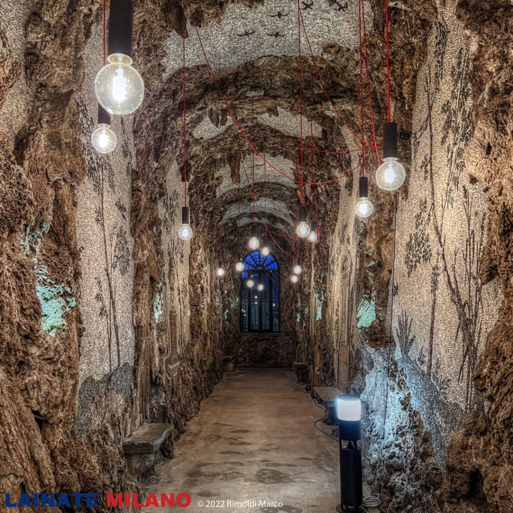 Villa Litta by Night. La galleria alle spalle della Venere al Bagno decorata con moderne luci a led.