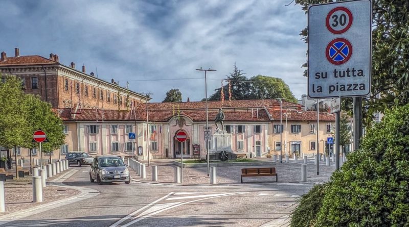 Limite a 30 km/h in Piazza Vittorio Emanuele II a Lainate