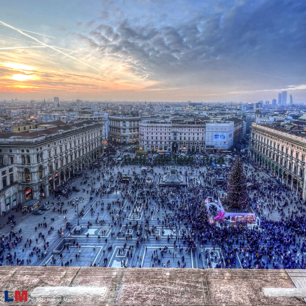 Piazza del Duomo di Milano vista dalla facciata del Duomo.