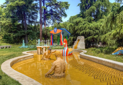 I Bagni Misteriosi di de Chirico: il sogno metafisico alla Triennale di Milano